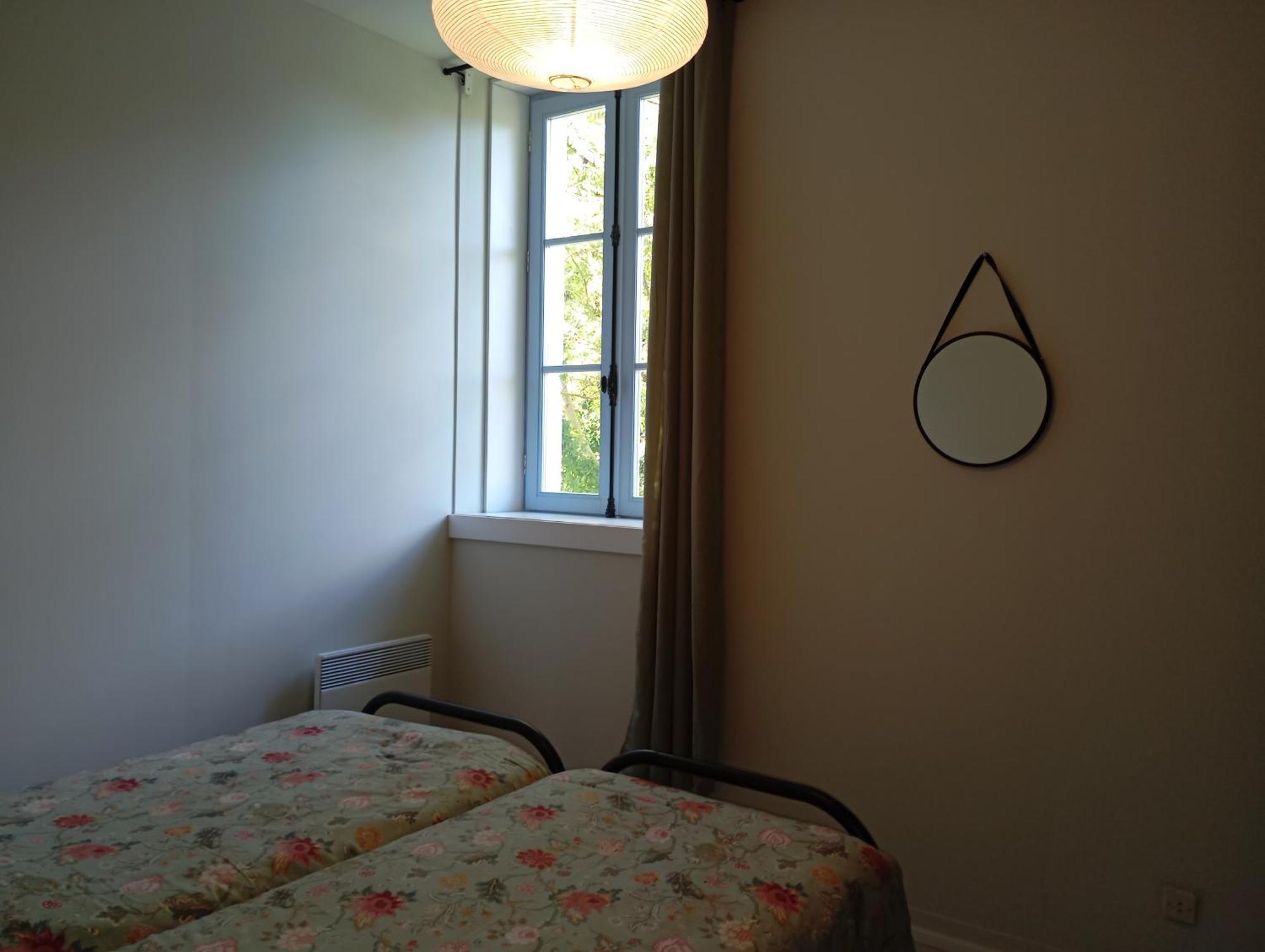 Apartment L' Ancienne Ecole Du Morvan Larochemillay