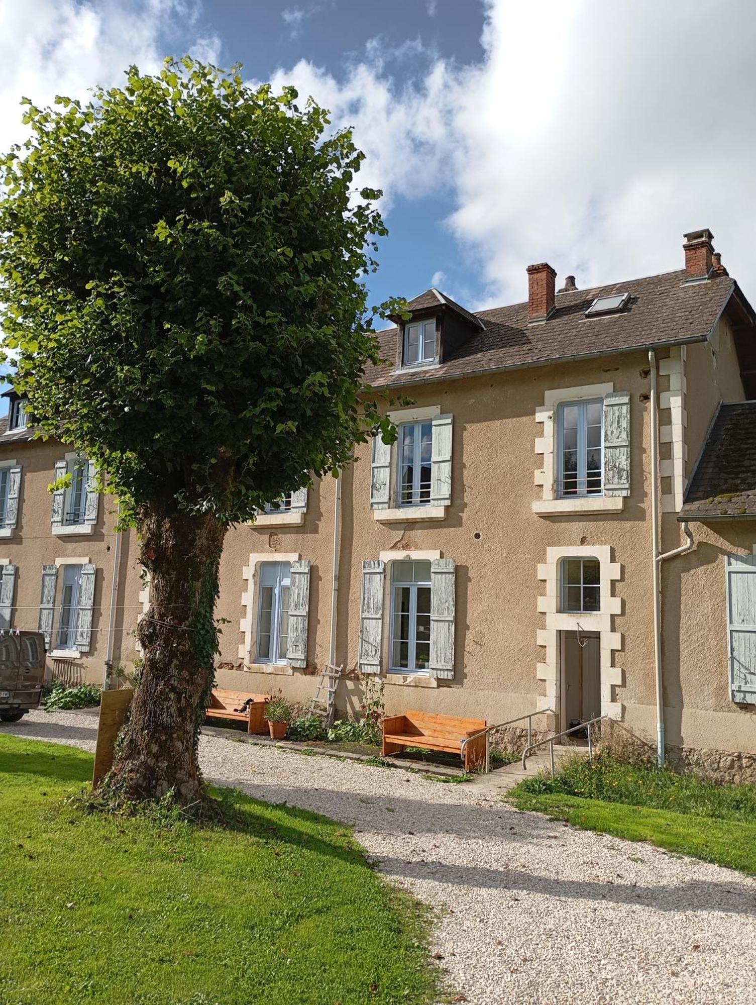 L' Ancienne Ecole Du Morvan Apartment *